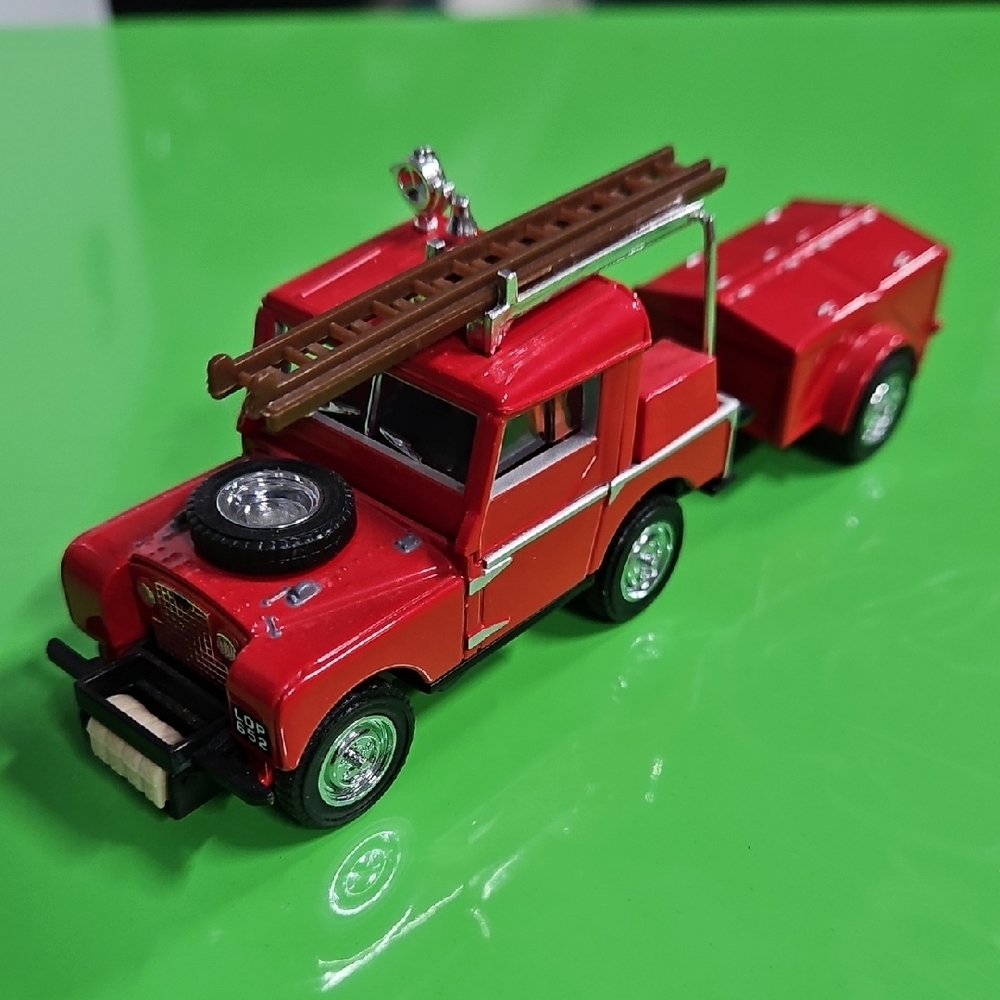 Matchbox 1953 LandRover Auxiliary Fire Engine W/ Trailer